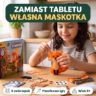Zamiast tabletu własna maskotka: dziewczynka szyje filcowego lisa z zestawu Leśne zwierzątka